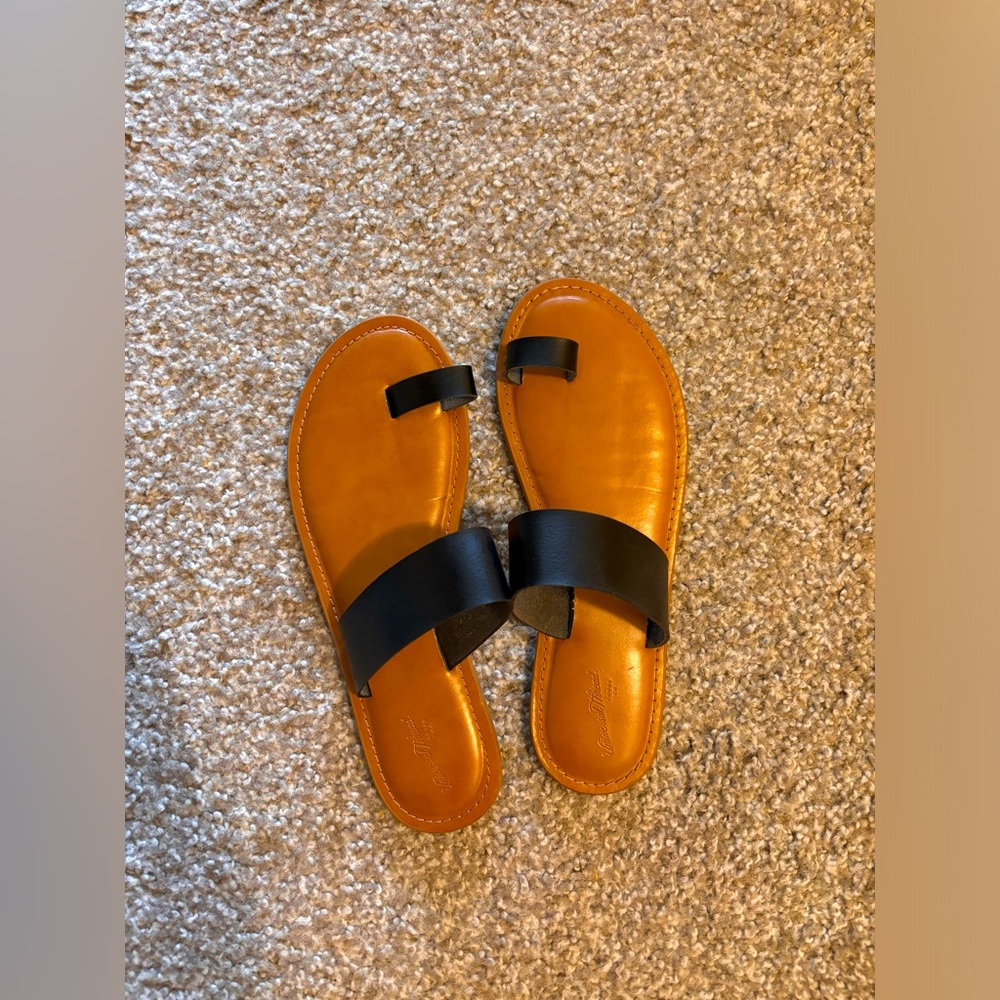 universal thread sandals